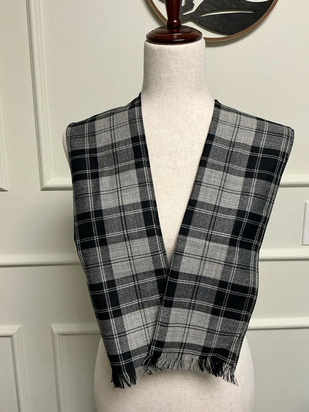 Ingles Buchan Pure Wool Men’s Scarf🧣Black Gray Plaid Classic Winter 54x10”